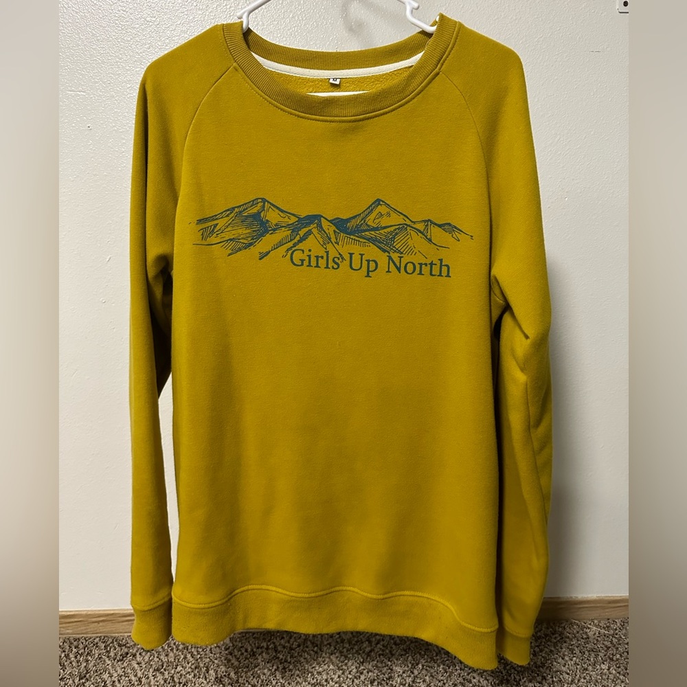 Girls Up North - Crewneck long sweatshirt - Women’s Medium